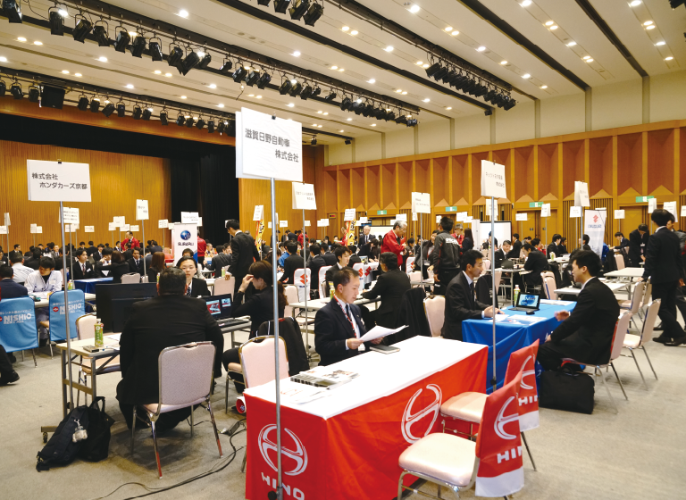 学内合同企業説明会の様子3