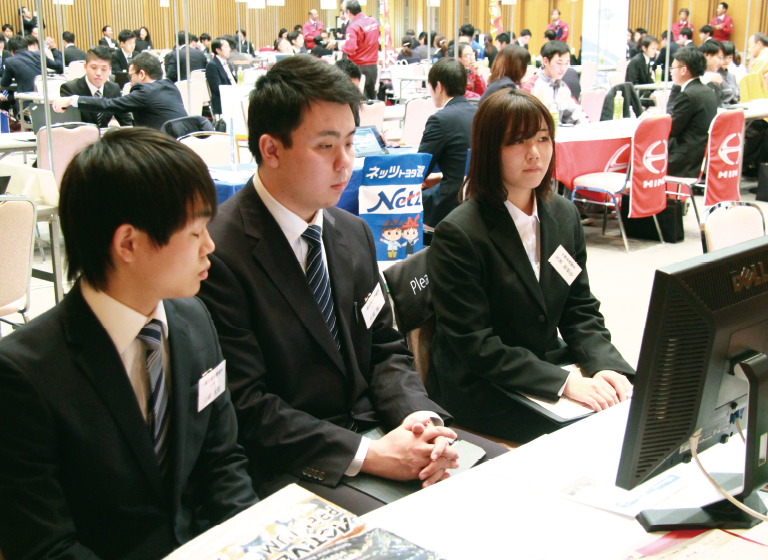 学内合同企業説明会の様子4