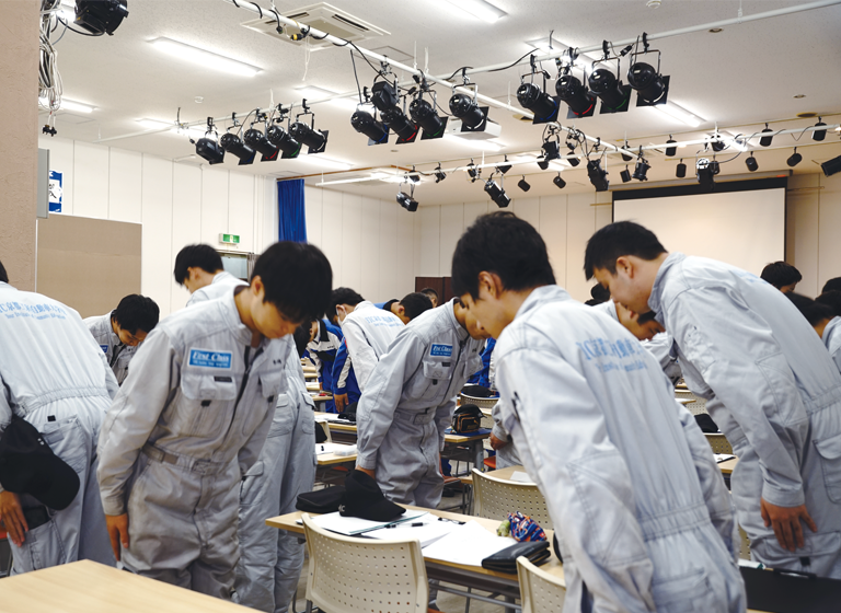 最先端の技術とマネジメントが学べます。